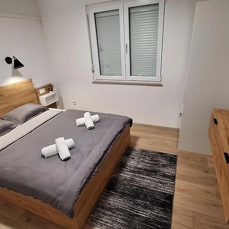 Sunset Apartment *